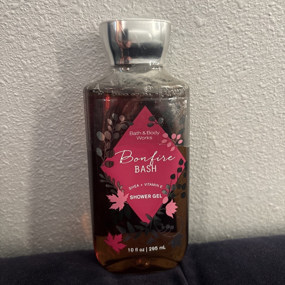 Bath & Body Works BONFIRE BASH Shea + Vitamin E‎ Shower Gel 10 oz New Sealed